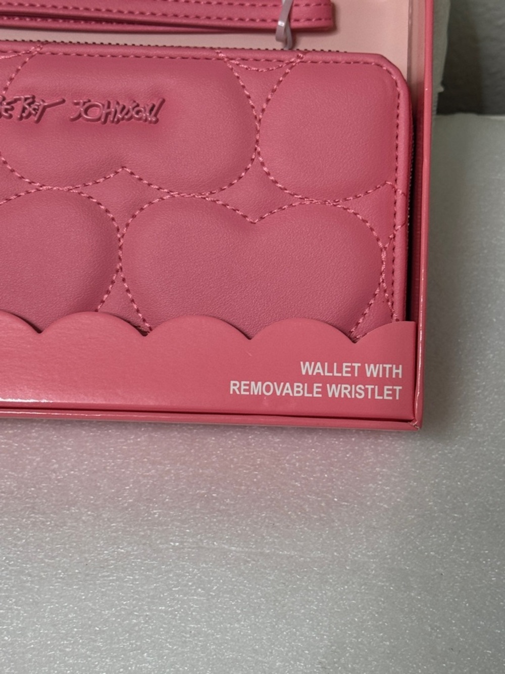 🔥✨ Betsey Johnson Hot Pink Quilted Heart Wristlet Wallet❤️ - Picture 7 of 9